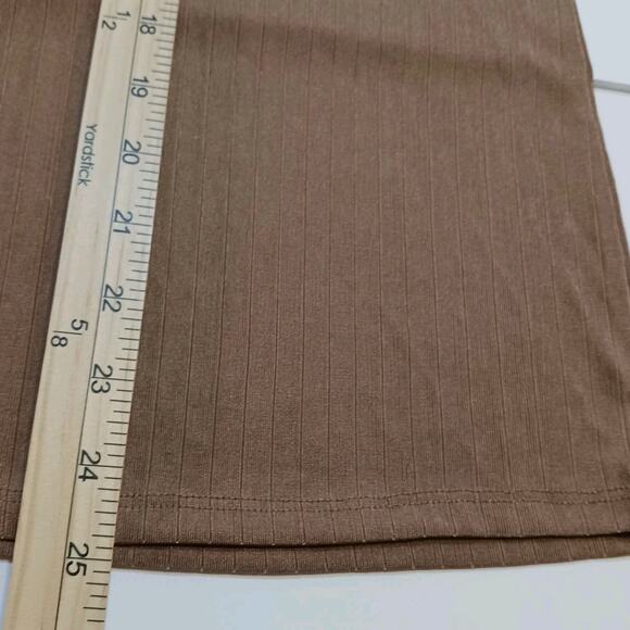Cyrus Top Women's XL Tan Ribbed Long Sleeve Round Neck Silky NWT - Picture 9 of 9